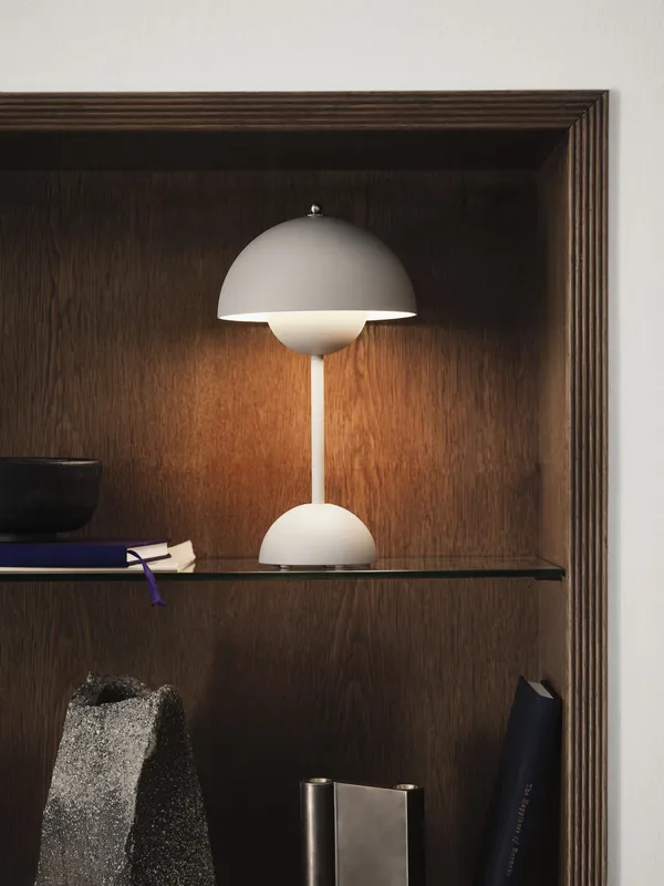 Flowerpot VP9 Pöytävalaisin Kannettava Matt Light Grey