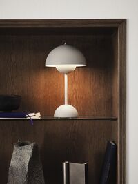 Flowerpot VP9 Pöytävalaisin Kannettava Matt Light Grey
