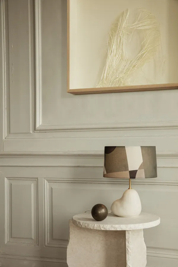 Mineral Sculptural Sidebord Bianco Curia Marmor Hvit