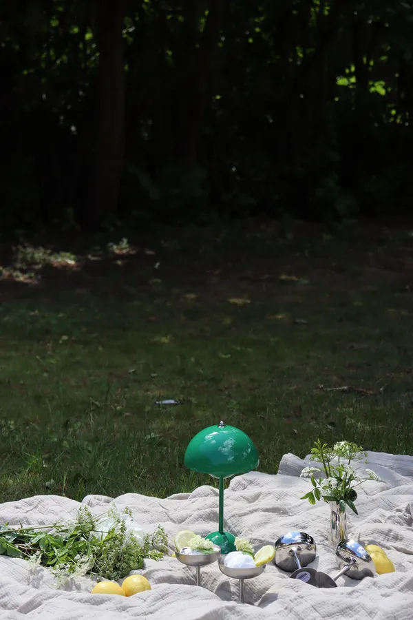 Flowerpot VP9 Bordslampa Portabel Signal Green