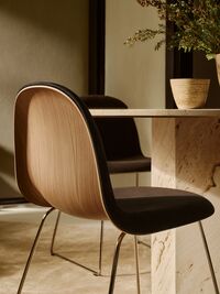 GUBI 3D Spisebordsstol Rustfrit Stål / American Walnut / Belsuede Special Dedar 132