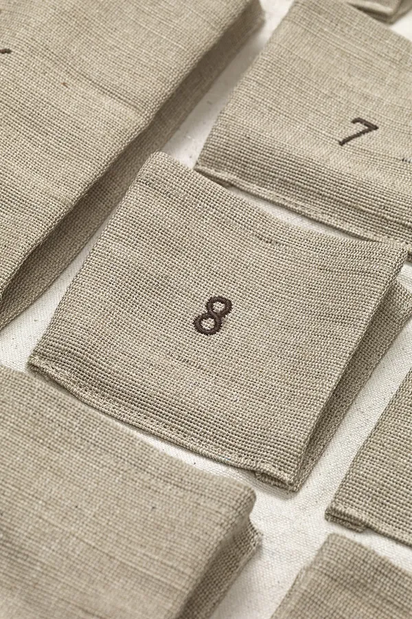 Pine Adventskalender Natur 90x125 cm