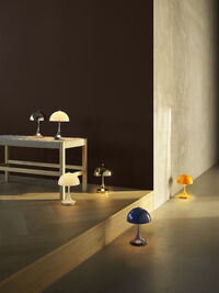 Panthella 160 Bordlampe Bærbar V3 Krom / Opal Beige