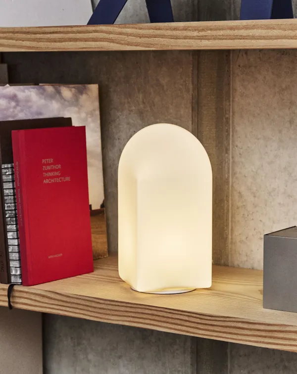 Parade 240 Bordlampe Bærbar Shell White