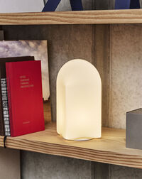 Parade 240 Bordlampe Bærbar Shell White