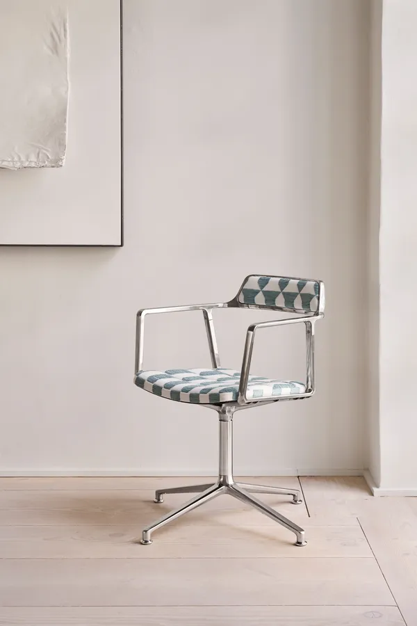 452 Swivel Chair Special Edition Lagrasse