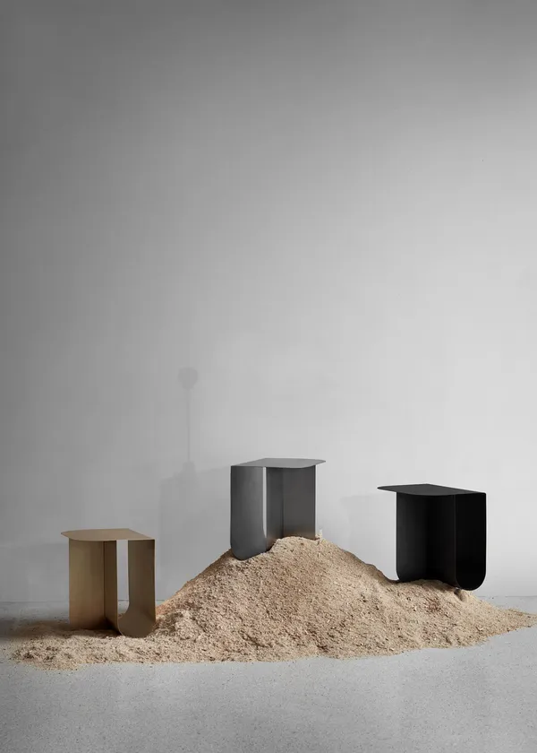 Mass Table Black