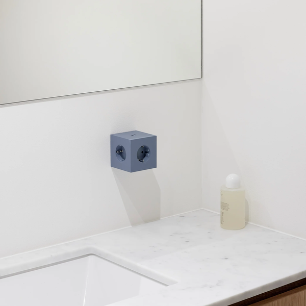 Square 2 Pistorasiajakaja USB-C:llä / Magneetti Hainsininen