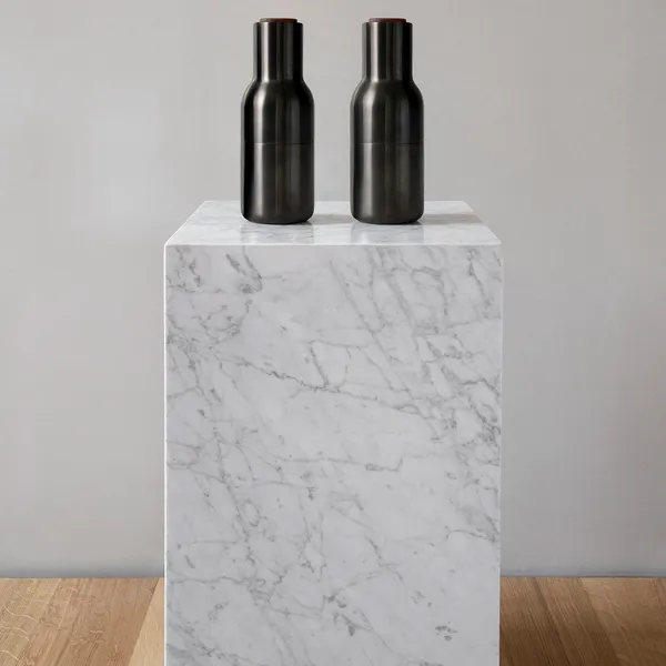 Plinth Tall Sivupöytä 51x30 cm Carrara Marmori