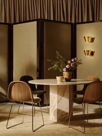 GUBI 3D Spisebordsstol Rustfrit Stål / American Walnut / Belsuede Special Dedar 132