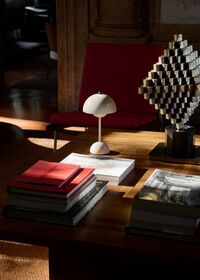 Flowerpot VP9 Bordslampa Portabel Ivory