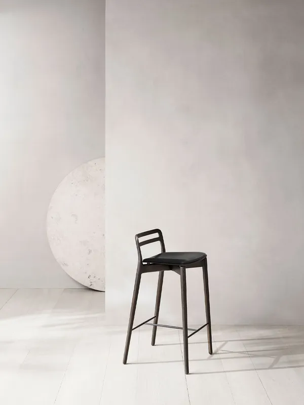 484 Cabin Counter Chair Dark Oak / Black Leather
