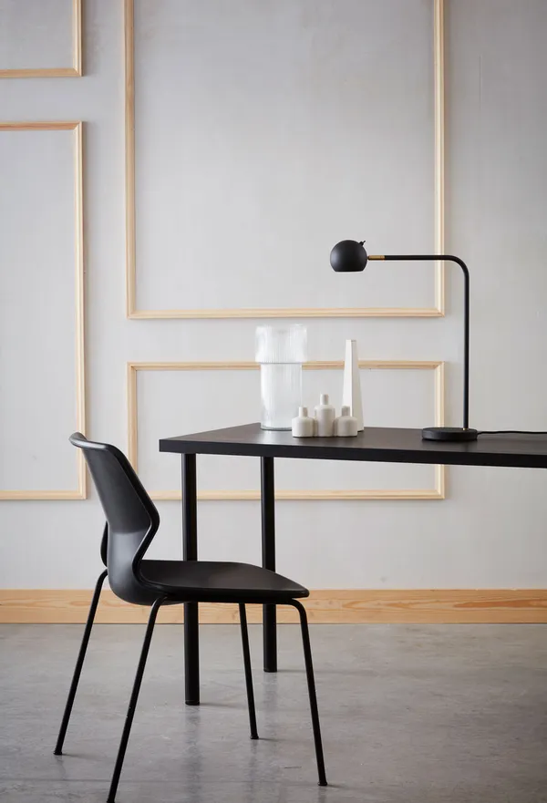 Yes! Bordlampe Sort