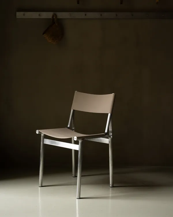 Union Chair Aluminium / Sandstone
