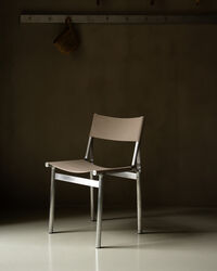 Union Chair Aluminium / Sandstone