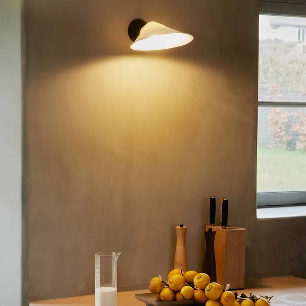Plume SW Vägglampa Med Strömbrytare Polykarbonat