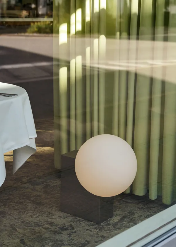 Journey SHY4 Golvlampa Borstat Stål / Opalglas