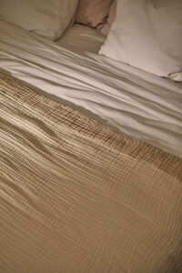 Ella Crincle Sengeteppe 180x260 cm Sand