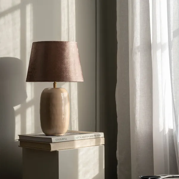 Emily Lampefod Beige