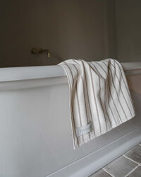 Una Handduk 50x100 cm Pebble Rain