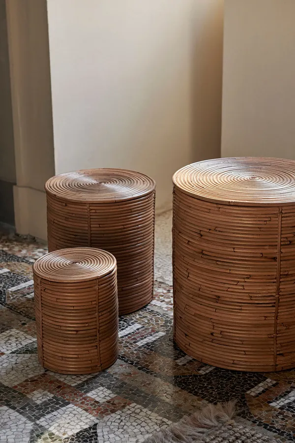 Column Oppbevaring Large: H: 43 x Ø: 40 cm Medium: H: 34 x Ø: 30 cm Small: H: 25 x Ø: 20 cm 3-pk Natural Stained