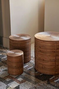 Column Oppbevaring Large: H: 43 x Ø: 40 cm Medium: H: 34 x Ø: 30 cm Small: H: 25 x Ø: 20 cm 3-pk Natural Stained