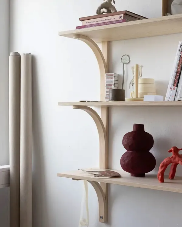 Levi Wall Shelf 180 cm Medium Brass / White Pigmented Ash