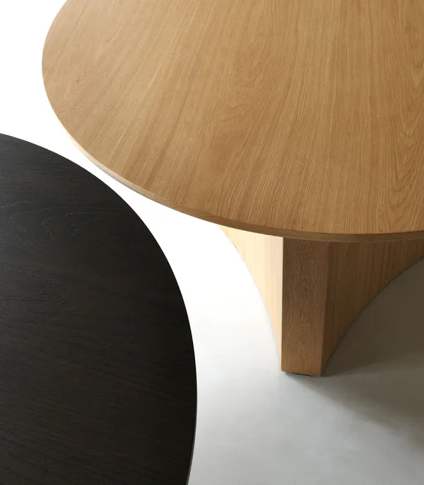 Bue Dining Table Ø120 cm Dark Stained Oak