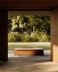 64 Bænk Corten / Travertin
