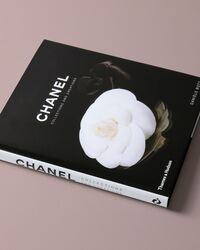 Chanel: Collections & Creations Bok