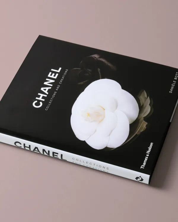 Chanel: Collections & Creations Bok