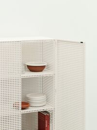Perforated Skap Stor Eggshell