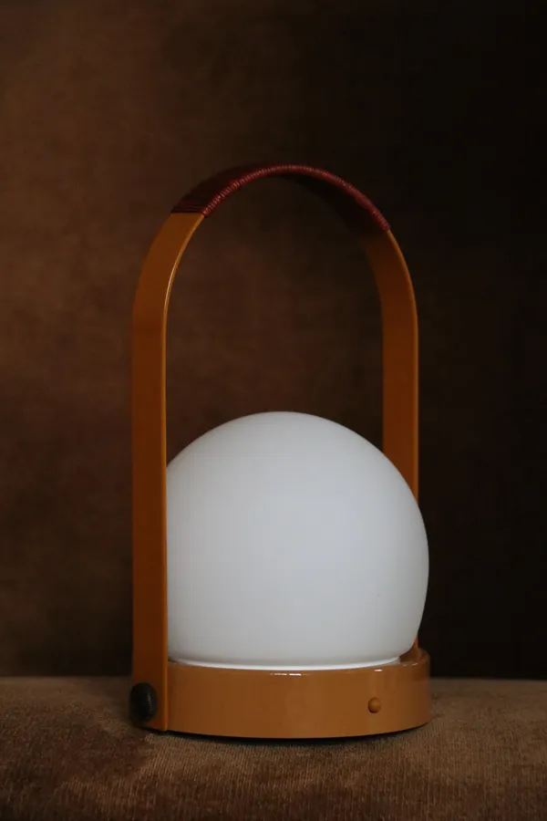 Carrie Bordslampa Portabel Golden Brown