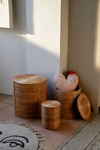 Column Oppbevaring Large: H: 43 x Ø: 40 cm Medium: H: 34 x Ø: 30 cm Small: H: 25 x Ø: 20 cm 3-pk Natural Stained