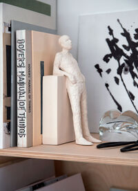 Character The Hedonist Skulptur