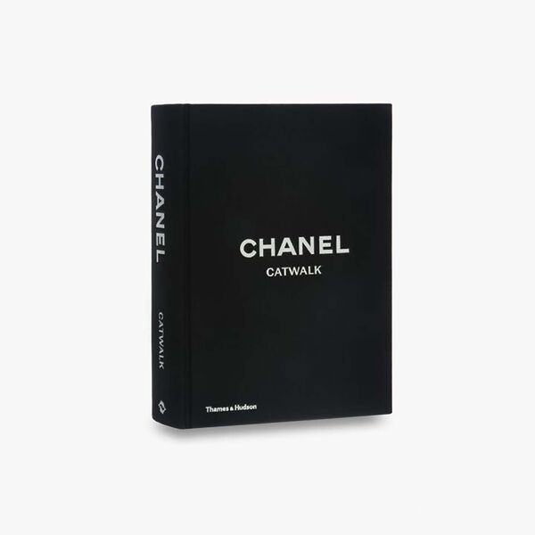 Chanel Catwalk Kirja