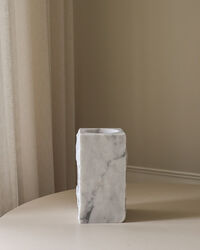 Edge Vas Large White Carrara