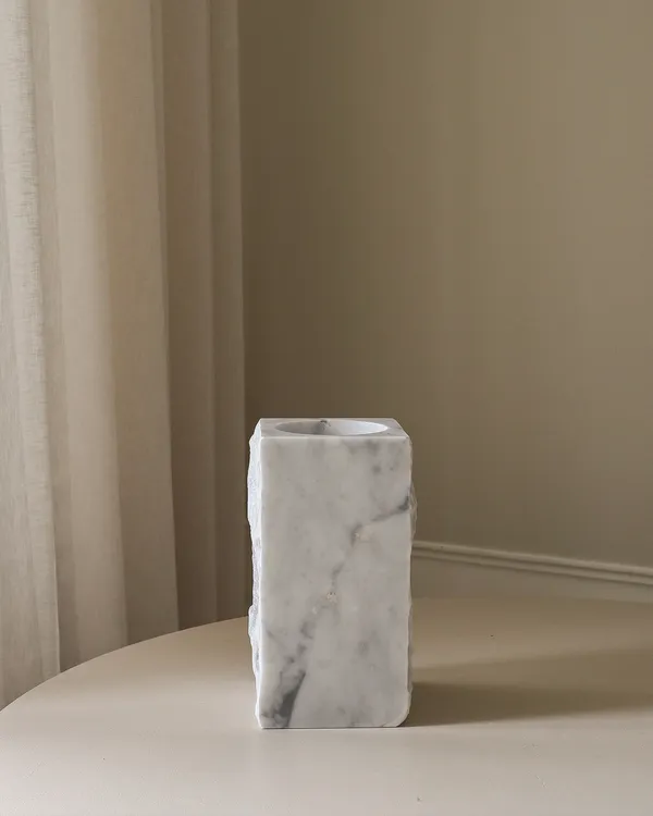 Edge Vas Large White Carrara