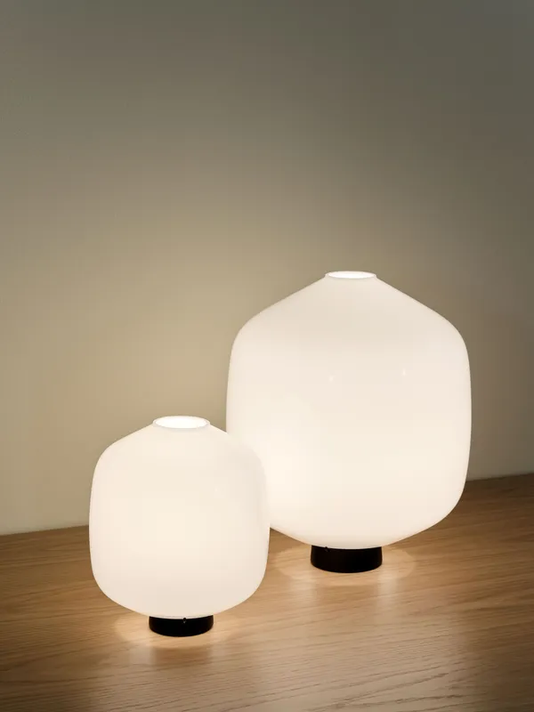 Buoy Glass Bordlampe Hvid / Soft Black 30 cm