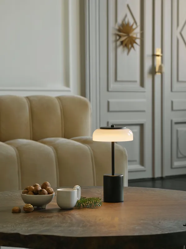 Blossi Mini Bordlampe Bærbar Sort / Opal