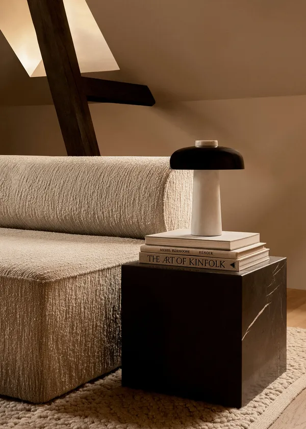 Reverse Bordlampe Carrara / Sort