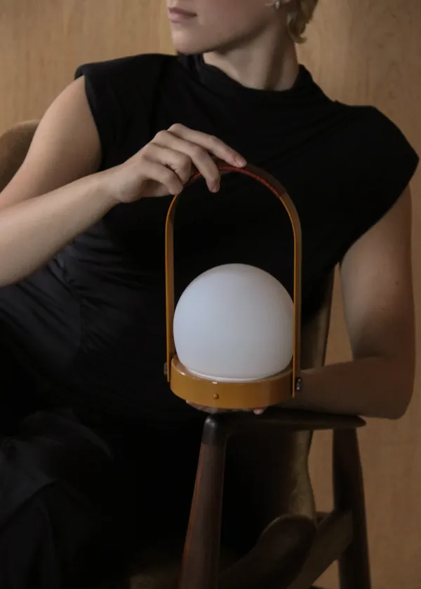 Carrie Bordslampa Portabel Golden Brown