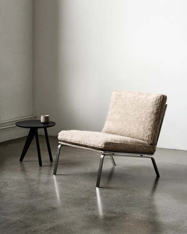 Fin Side Table Black