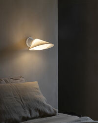 Plume Vegglampe IP44 Matt Hvit / Porselen