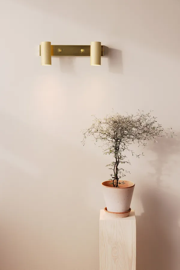 Hubble 2 Vegglampe Brushed Brass