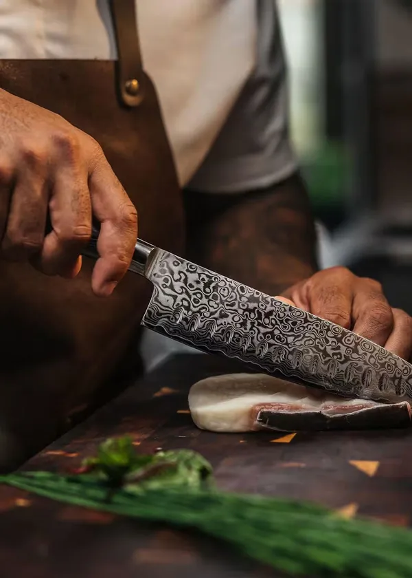 Akio Kokkiveitsi Oliiviteroitettu 21 cm Musta