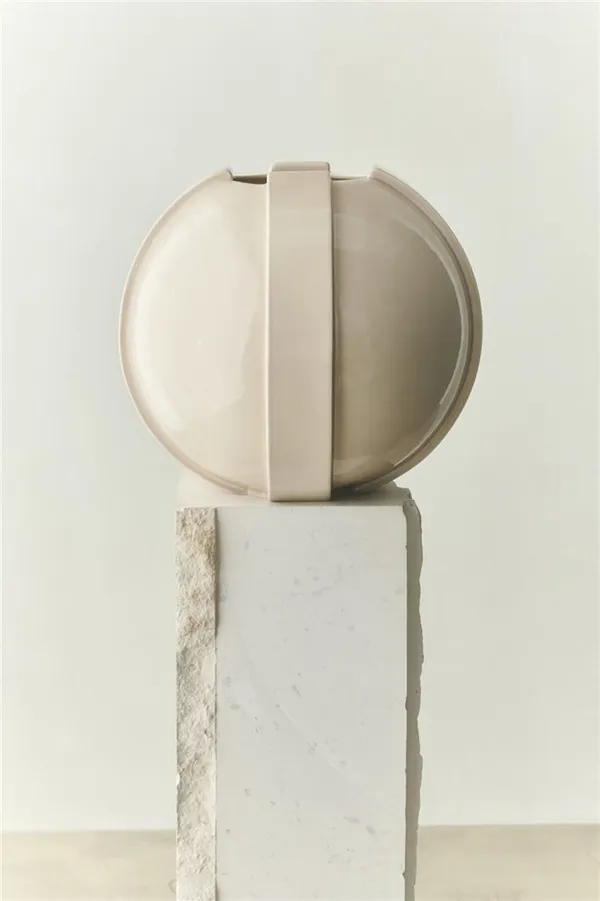 Vase 02 Ivory