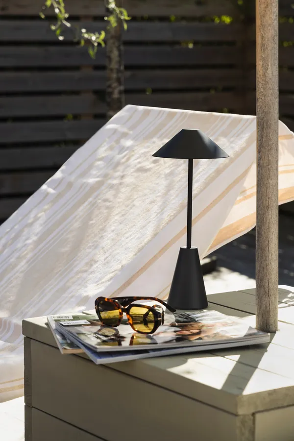 Cannes 32 Bordslampa Portabel Svart