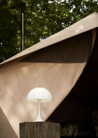 Panthella 250 Bordlampe Bærbar White Opal Acryl
