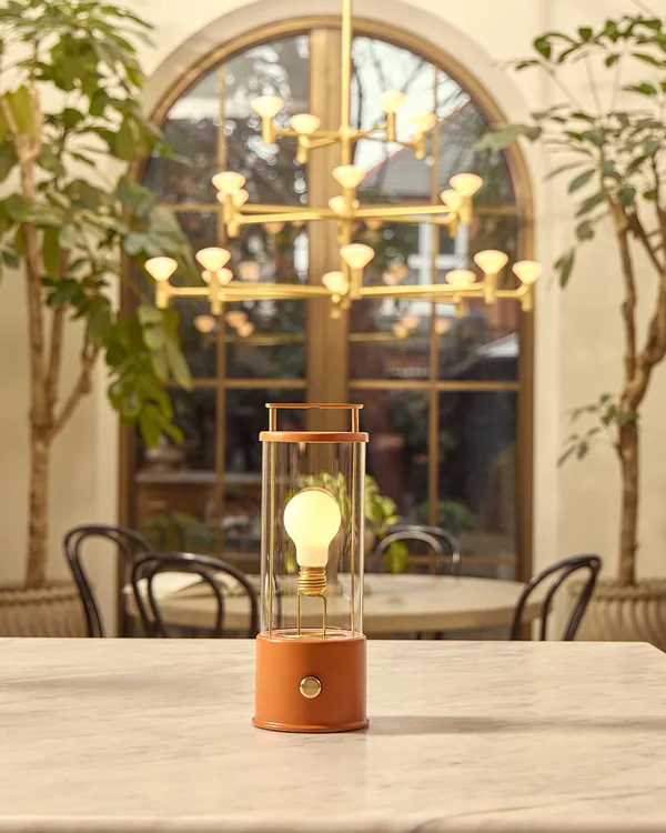 The Muse 2.0 Transportabel Lampe Claycourt Orange